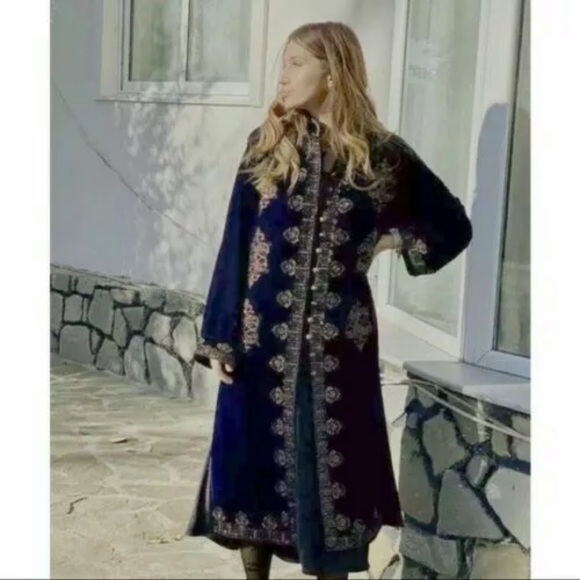 Zara Jackets & Blazers - ZARA EMBROIDERED VELVET KIMONO JACKET
